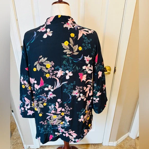 Floral Kimono Cardigan - Black with Multicolor Floral Print Women’s L/XL - Picture 2 of 8